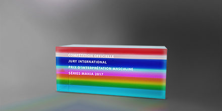 Trophee-forum-plexi-socle-acrylique-découpé-marquage-couleur-surmesure-slider