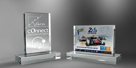 Trophée-verre-5tailles-marquage-laser-impression-couleur-grainblanc-slider