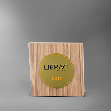 trophée-lierac-bois-plaque-medaillecollée-laser-impression-couleur-popup2