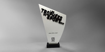trophee-metz-acrylique-blanc-découpé-Impression-numérique-personnalisation-socle01slider
