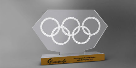 Trophee-surmesure-plexi-altuglass-GOUSSAINVILLE-marquage-socles-gravure laser-slider
