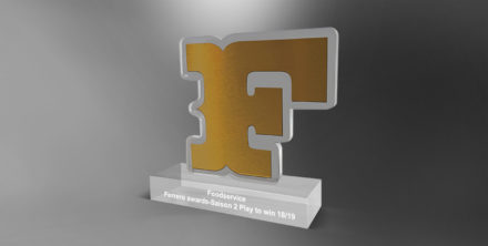 Trophee-personnalisé-ferrero-surrmesure-plexi-altuglassi-marquage-couleur-socles-gravure- laser-slider